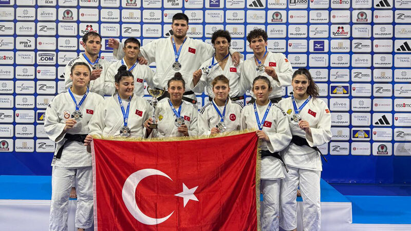 Bursa’dan Avrupa ikinciliğine uzanan başarı Slovakya’da düzenlenen Avrupa Gençler Judo Takımlar Şampiyonası’nda Milli Takım ikincilik