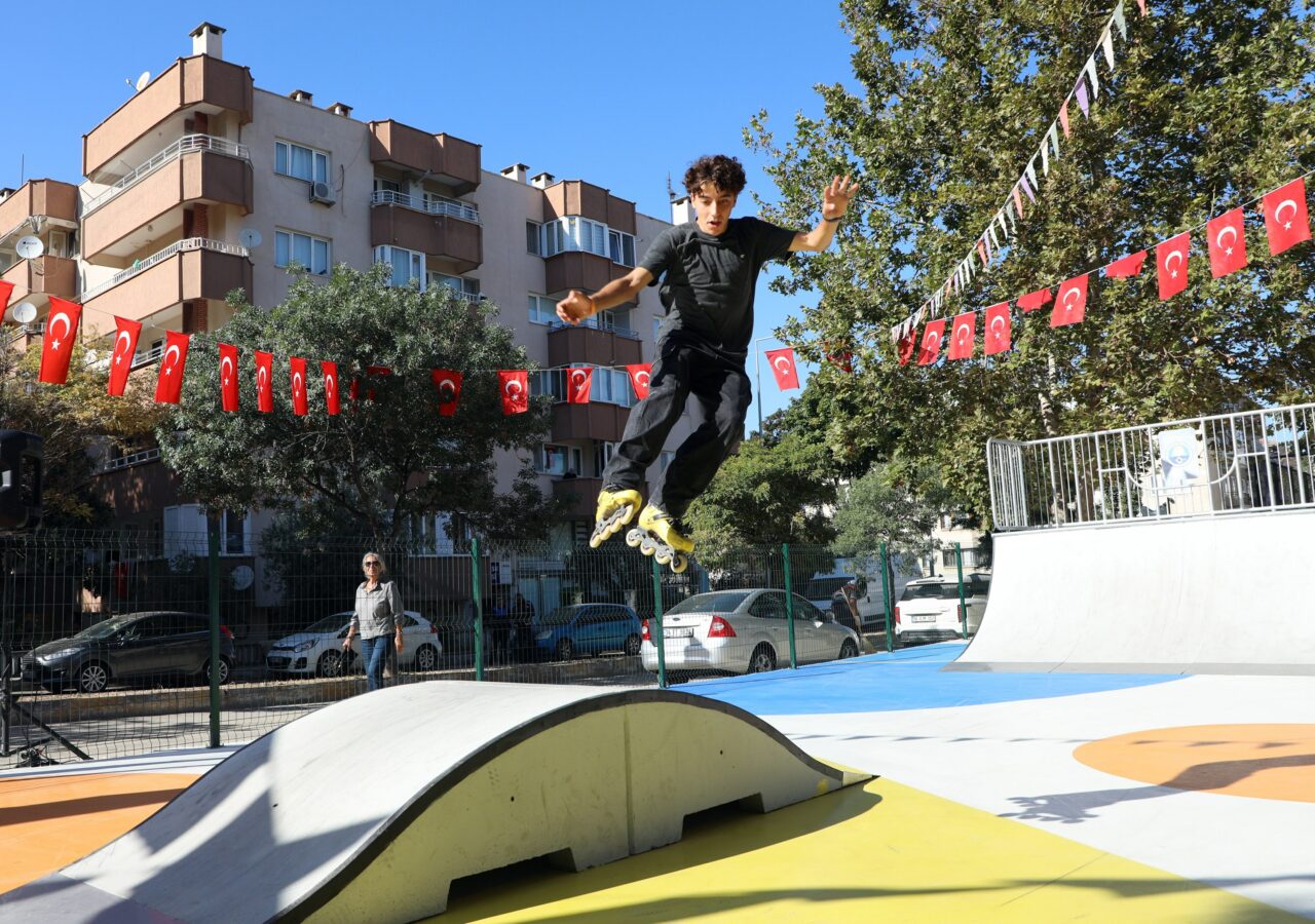 Bursa Mudanya’nın ilk kaykay parkı açıldı