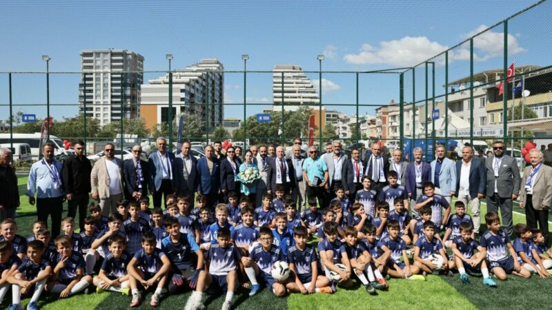 Bursa’nın yeni futbol sahası açıldı Bursa'da Yunuseli Futbol Sahası Bursa Büyükşehir Belediye Başkanı Mustafa Bozbey'in