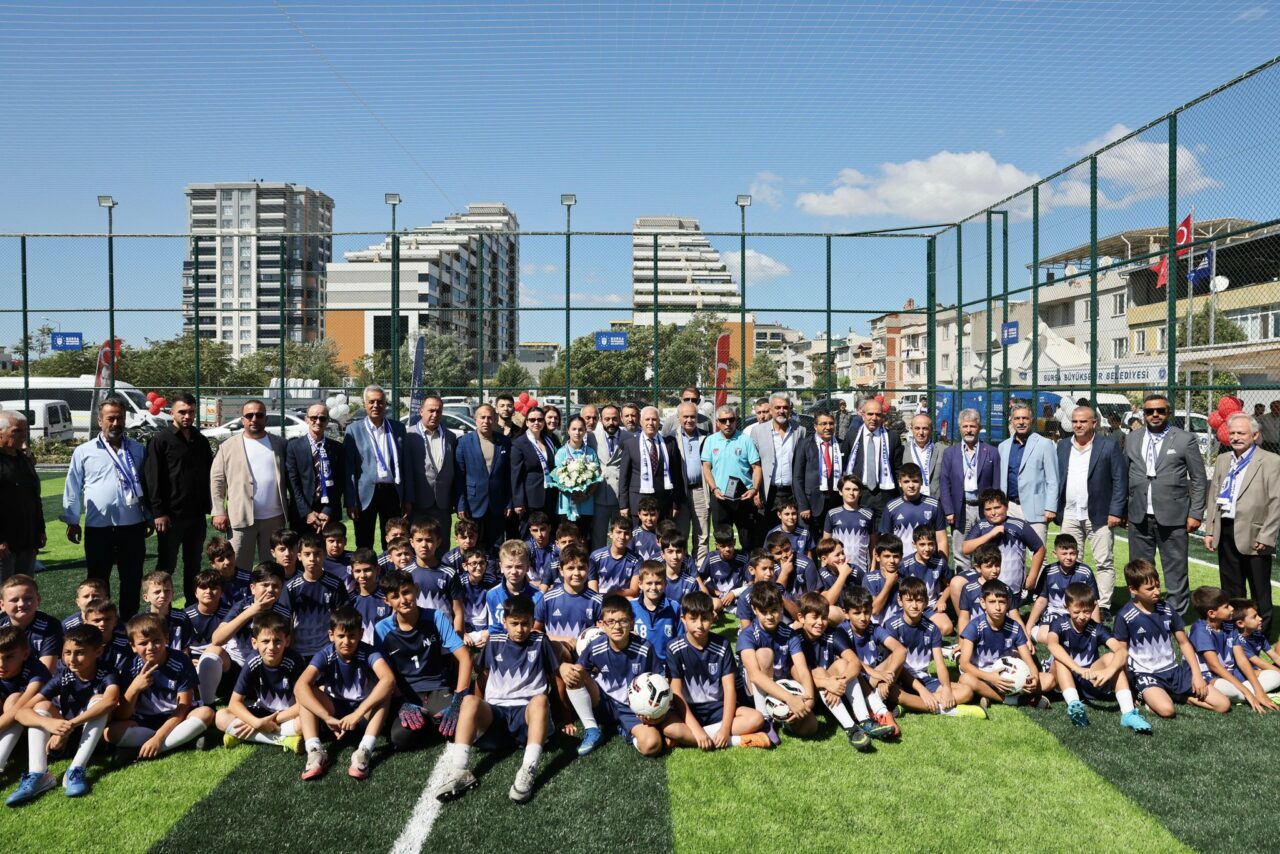 Bursa’nın yeni futbol sahası açıldı