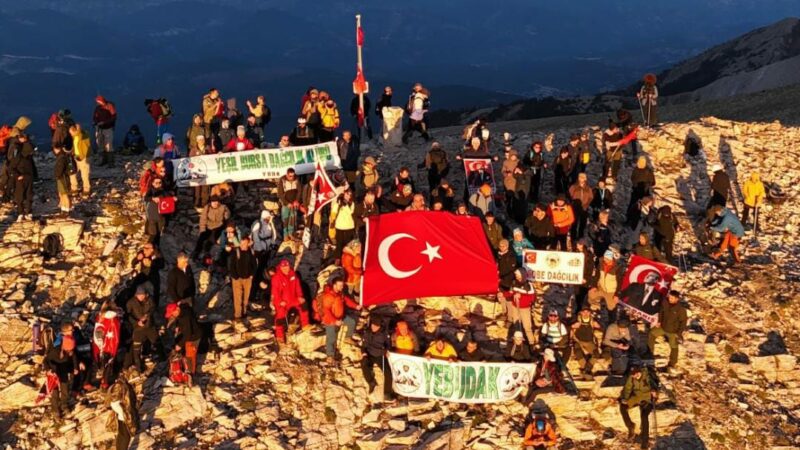 Yeşil Bursa Dağcılık İhtisas Spor Kulübü üyeleri ve doğa sever