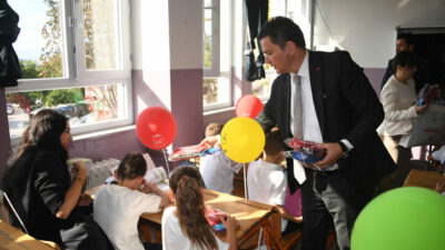 Başkan Erkan Aydın’dan öğrencilere ilk ders sürprizi