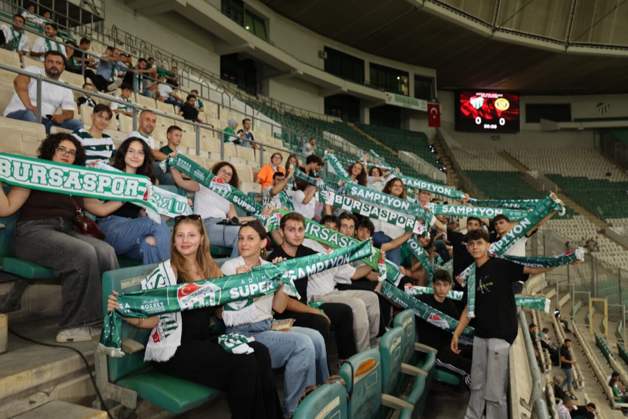 Bursa’da gençlere Bursaspor sevgisi aşılanıyor Bursa’da gençlere Bursaspor sevgisi aşılanıyor