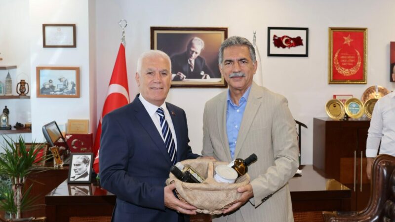 Başkan Bozbey makamını Gemlik’e taşıdı Bursa Büyükşehir Belediye Başkanı Mustafa Bozbey, 1/100.000 ölçekli Çevre Düzeni