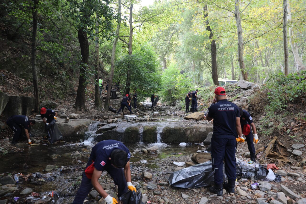 Bursa’da temizlik harekatı sürüyor Bursa’da temizlik harekatı sürüyor
