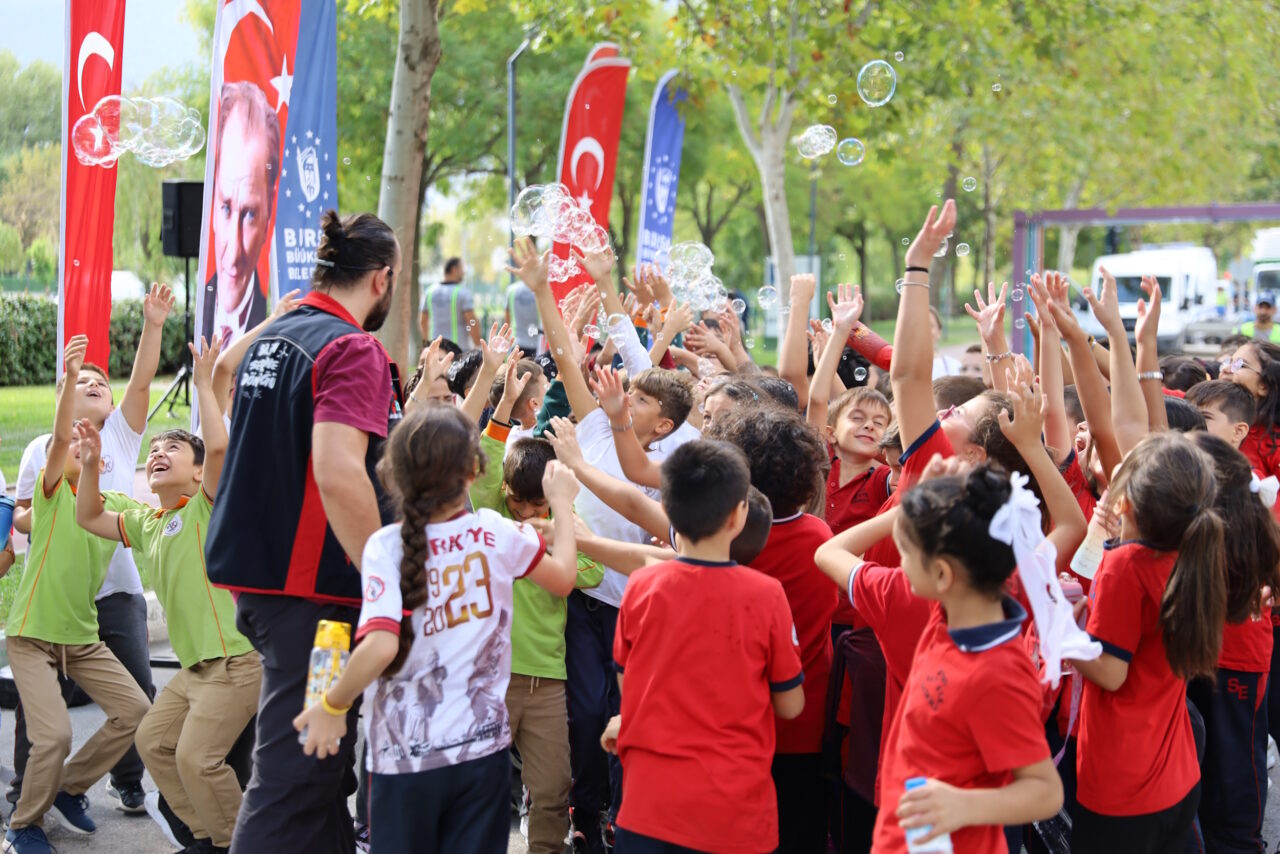Bursa’da çocuklar hem eğlendi hem öğrendi Bursa’da çocuklar hem eğlendi hem öğrendi