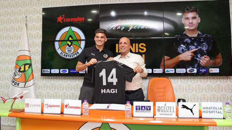 Corendon Alanyaspor, İskoçya Ligi takımlarından Rangers'ta forma giyen 26 yaşındaki