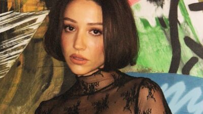 Zeynep Bastık’tan peş peşe bikinili pozlar!