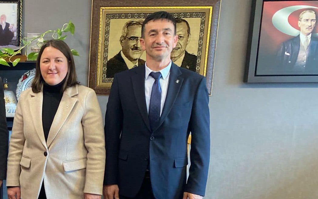 AK Parti Bursa’da sürpriz; İki ilçe başkanı istifa etti AK Parti Bursa’da sürpriz; İki ilçe başkanı istifa etti