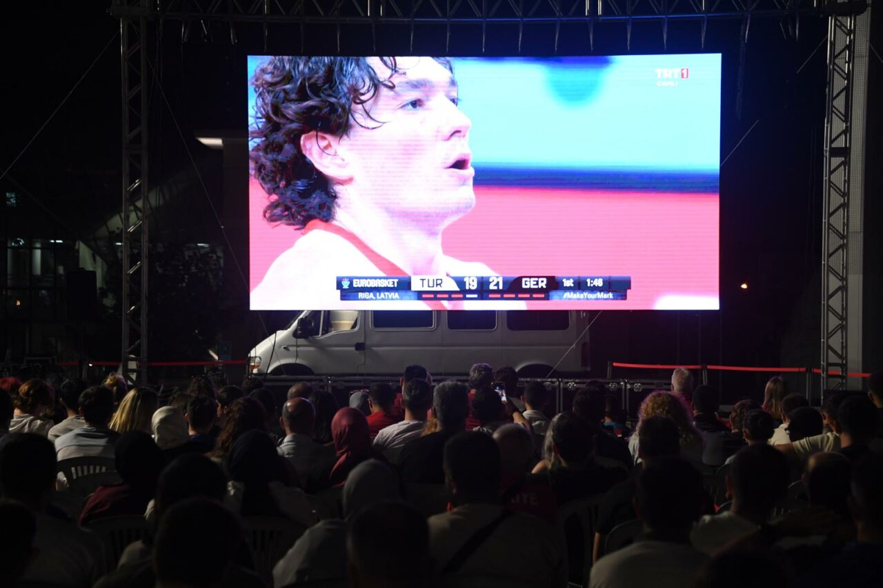 Milli heyecan Osmangazi Meydanı’nda yaşandı