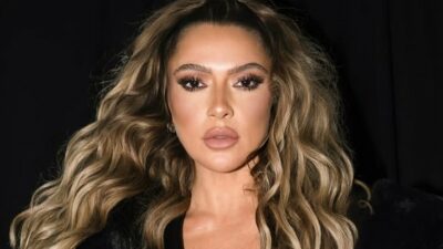 Hadise’den dantelli transparan elbisesiyle cesur pozlar!