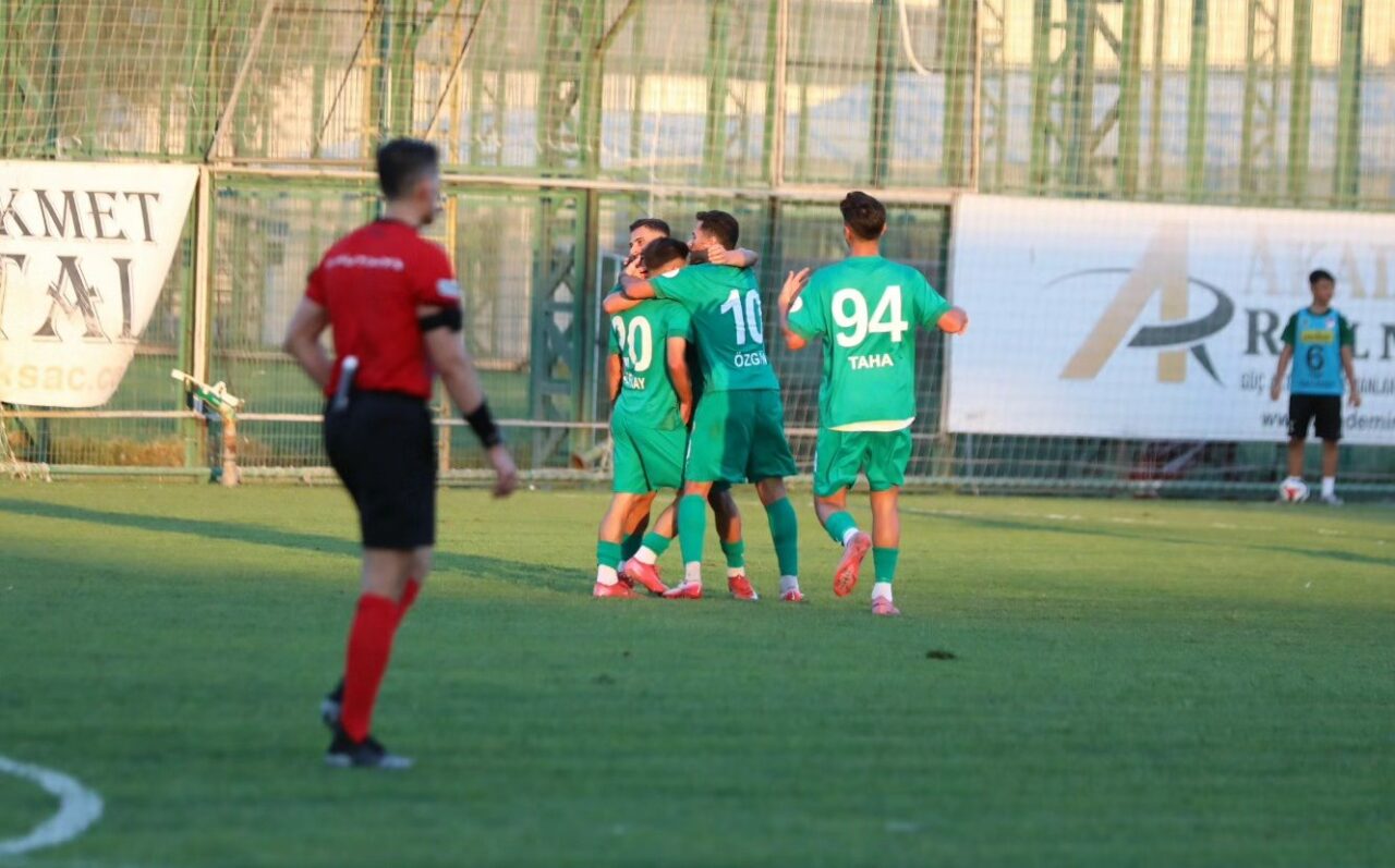3.Lig'deki Bursa ekibinden altın gol! 1 54825004510950426228053978262337358888963334n