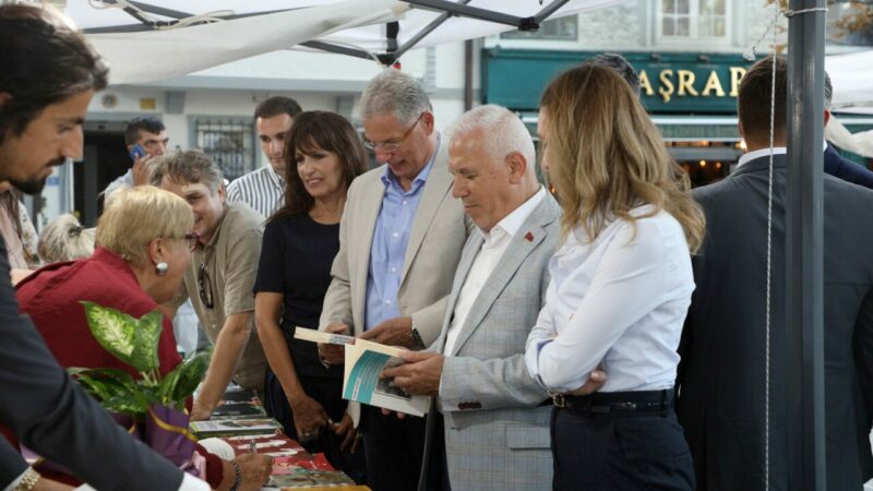 Bursalı kitapseverlere güzel haber! Mudanya 7. Kitap Fuarı kapılarını açtı Mudanya 7. Kitap Fuarı, bu yıl “Adalet: Hak mı, Hukuk