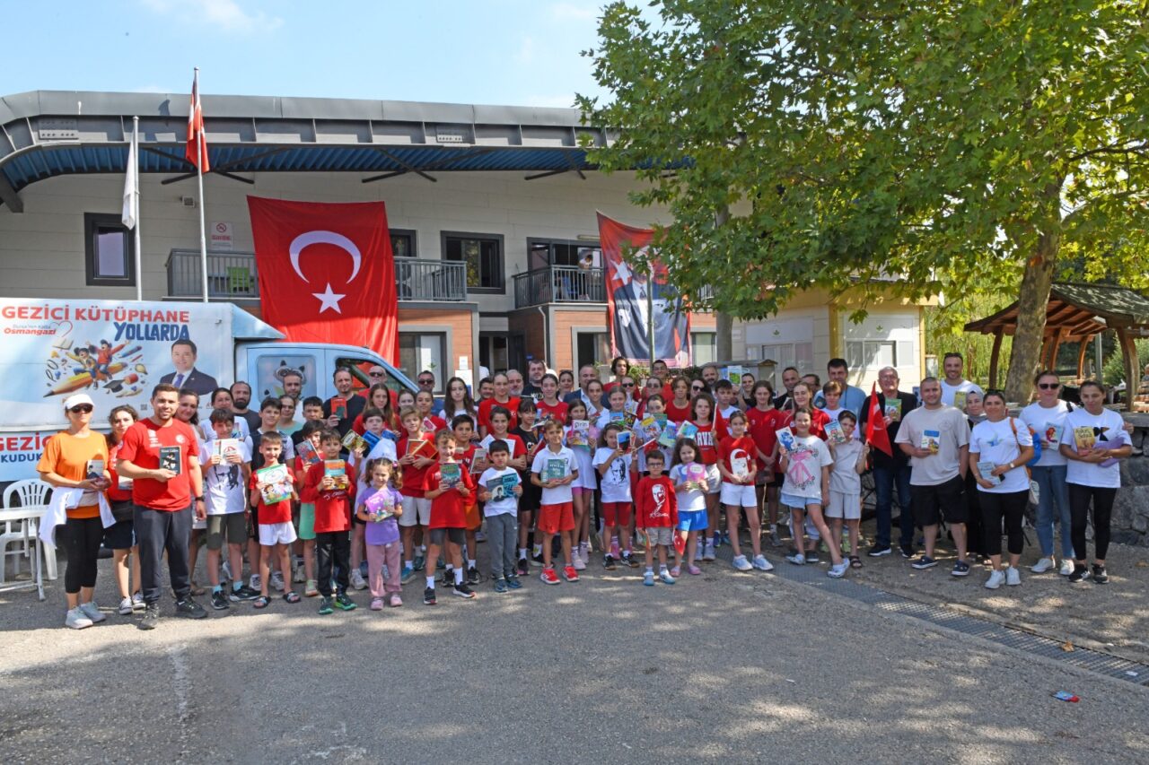 Bursa’da 1 Kitap 1 Fidan kampanyasına büyük ilgi