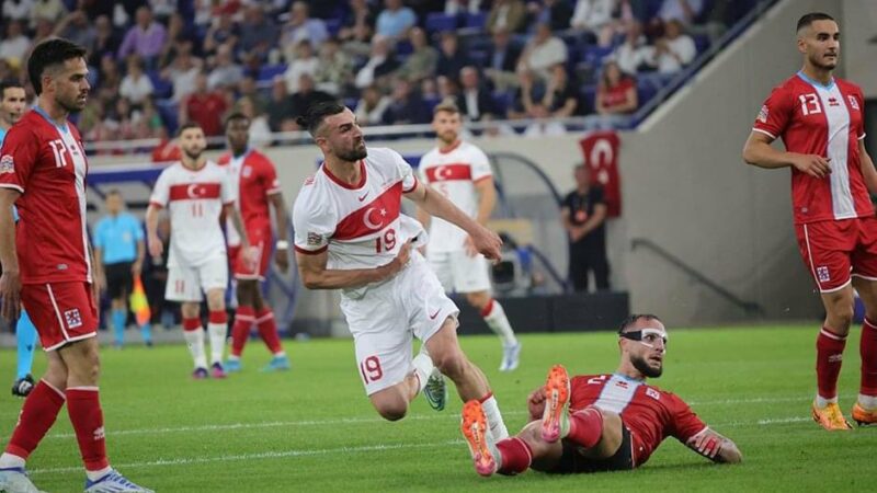 Serdar Dursun imzayı attı! Bursaspor vazgeçti bakın nereye gitti? Yeşil beyazlı kulübün de gündeminde yer alan Serdar Dursun, Süper