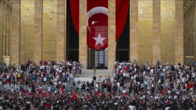 Mehmet Ali İnan yazdı; Atatürk’ü sevmek ve silmek