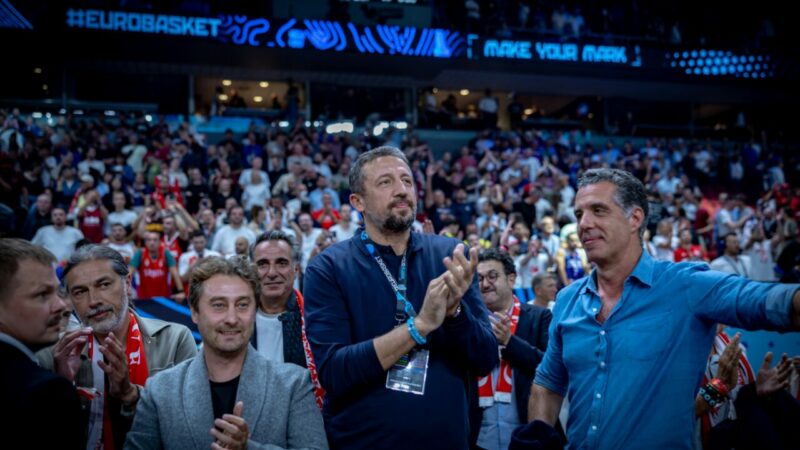 Bursaspor Basketbol Başkanı Sezer Sezgin, A Milli Basketbol Takımımızın Sırbistan’ı