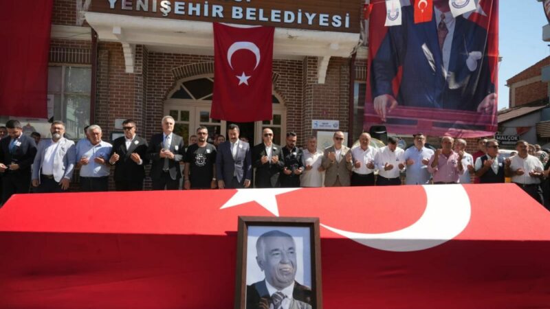 Bursa’daki kazada hayatını kaybeden eski belediye başkanına son görev Geçirdiği trafik kazası sonucu hayatını kaybeden Yenişehir Belediyesi'nin önceki dönem