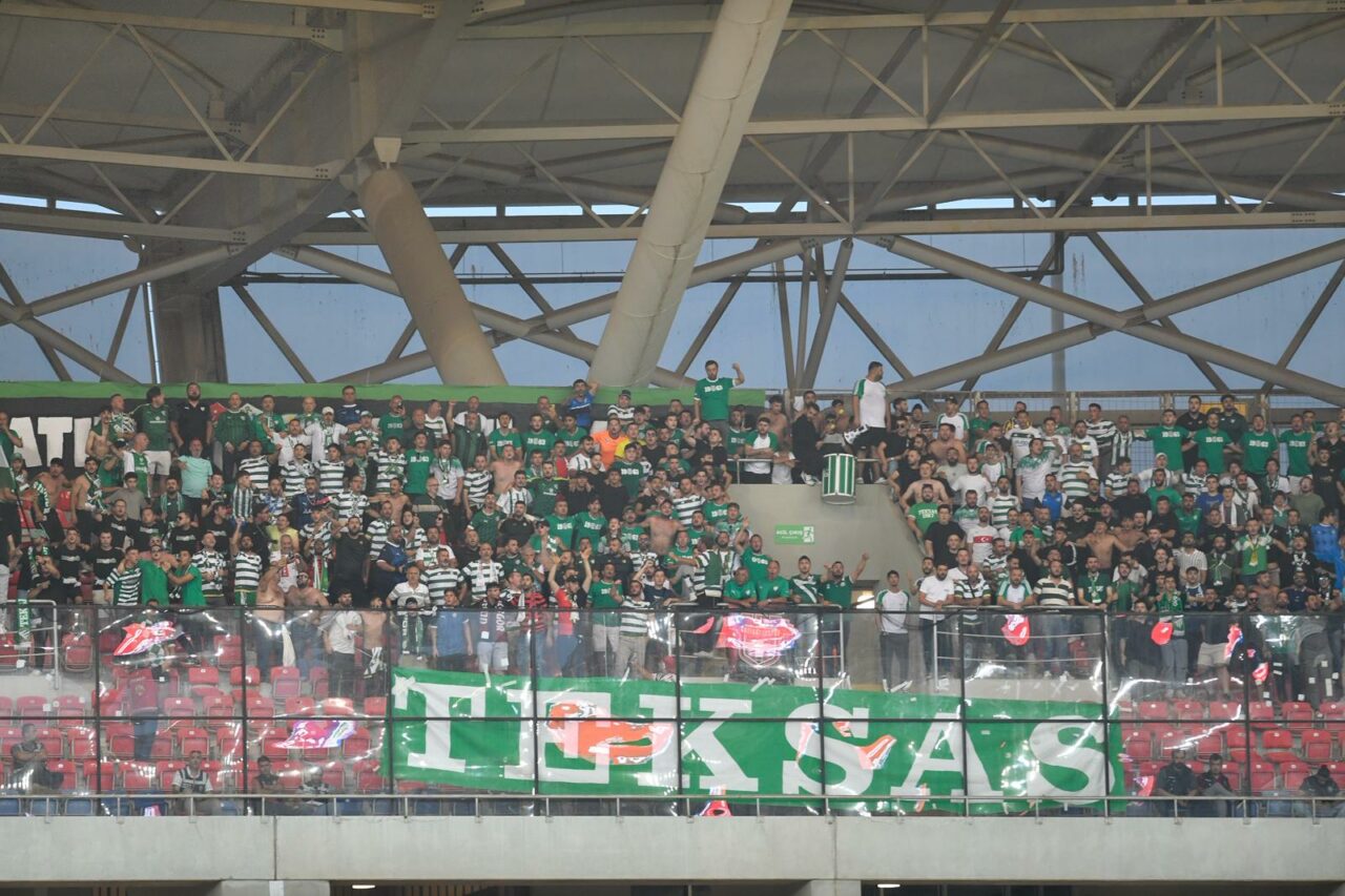 Bursaspor taraftarı Mersin’e çıkarma yaptı Bursaspor taraftarı Mersin’e çıkarma yaptı