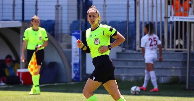 Bursaspor’un kupa maçına kadın hakem Ziraat Türkiye Kupası 1. Eleme Turu’nda Bursaspor’un Söğütapor ile oynayacağı