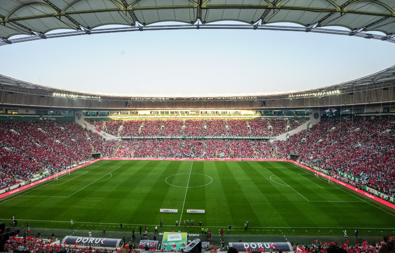 Bursaspor kombinede Süper Lig’e yine kafa tutuyor! İşte son rakamlar… Bursaspor kombinede Süper Lig’e yine kafa tutuyor! İşte son rakamlar…