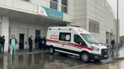 Jandarma aracına minibüs çarptı: İki asker şehit oldu, bir kişi yaşamını yitirdi