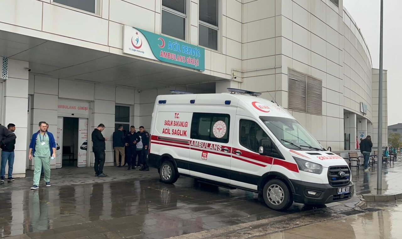 Jandarma aracına minibüs çarptı: İki asker şehit oldu, bir kişi yaşamını yitirdi