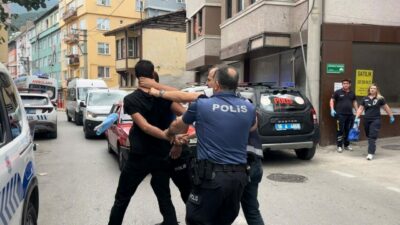 Bursa’da hareketli dakikalar! Polislerin üzerine pitbull saldı