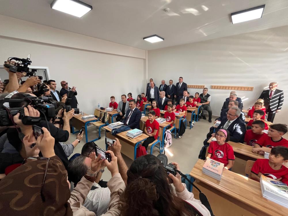 Bursa’da ilk ders Vali Ayyıldız’dan Bursa’da ilk ders Vali Ayyıldız’dan