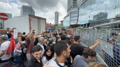 CHP İstanbul binası önünde gerginlik! Gürsel Tekin’den açıklama…