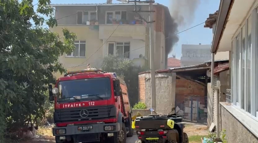 Bursa’da yangının ortasında kalan yaşlı kadın kurtarıldı