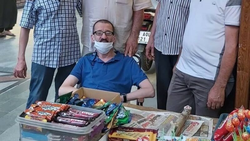 İnegöl’de parası çalınan engelli esnafın zararını Başkan Taban karşıladı İnegöl’deki kuyumcular çarşısında seyyar satıcılık yaparak geçimini sağlayan engelli vatandaşın
