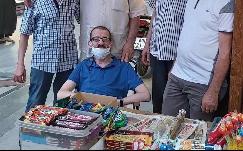 İnegöl’de parası çalınan engelli esnafın zararını Başkan Taban karşıladı