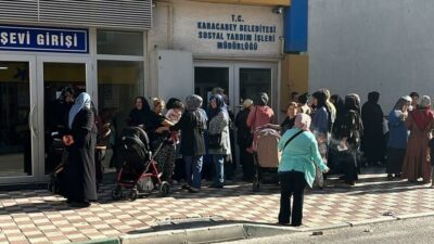 Bursa’da veliler kuyruk oluşturdu! Belediyeden öğrencilere destek