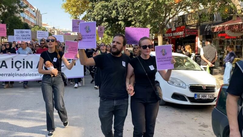Bursa’da kreşteki havuzda boğulan minik Berra için yürüyüş Bursa'nın İnegöl ilçesinde geçtiğimiz ay kreşteki havuzda boğularak hayatını kaybeden