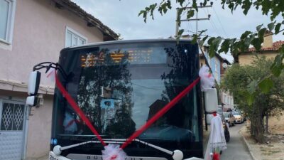 Bursa’da belediye otobüsü gelin arabası oldu