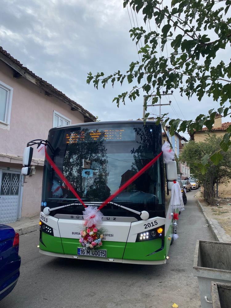 Bursa’da belediye otobüsü gelin arabası oldu