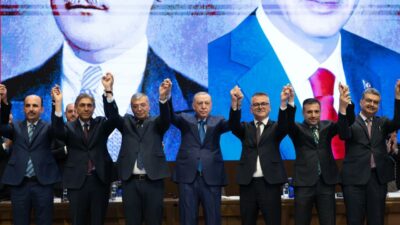 İki belediye başkanı daha AK Parti’ye geçti! Rozetlerini Cumhurbaşkanı Erdoğan taktı