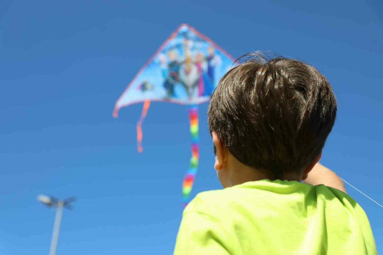 Bursa İnegöl semaları uçurtmalarla renklendi Bursa İnegöl semaları uçurtmalarla renklendi