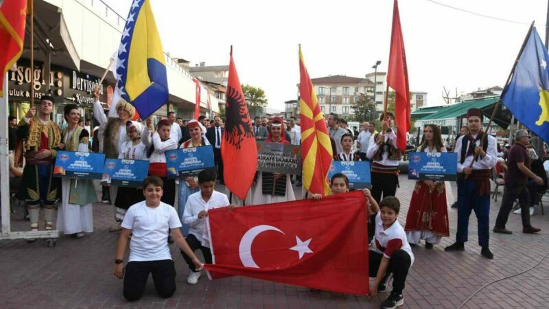 Bursa Osmangazi’de Balkan rüzgarı esti Osmangazi, 5 gün boyunca Balkan coşkusuna ev sahipliği yaptı. Başkan