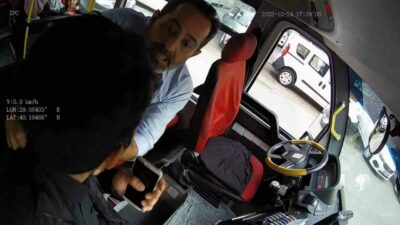 Bursa’da akıl almaz görüntüler! ‘Sen neden inmiyorsun’