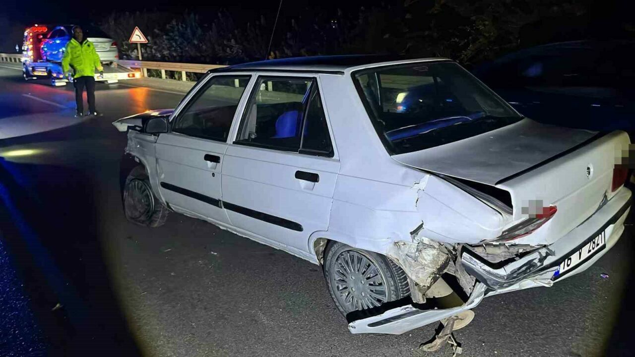 Bursa’da otomobil bariyere çarptı Bursa’da otomobil bariyere çarptı