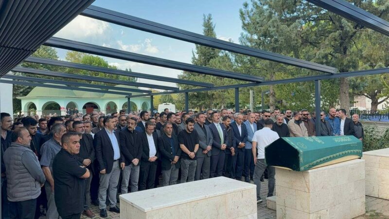 Bursa’da başından vurulmuştu! Son yolculuğuna uğurlandı Bursa’da başından tüfekle vurulduktan sonra 6 gündür tedavi gördüğü hastanede