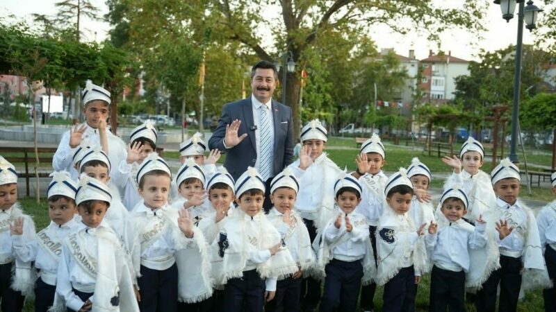 Bursa’da bir sünnet şöleni daha Yenişehir Belediyesi, 10’ncu Uluslararası Altın Biber Festivali kapsamında düzenlediği Geleneksel