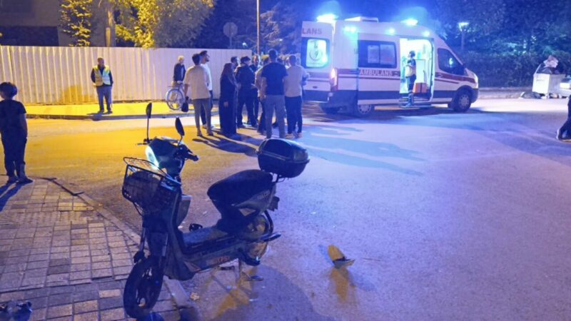 Bursa’da feci kaza: Durumu ağır Bursa'nın İnegöl ilçesinde otomobille çarpışan elektrikli bisikletin sürücüsü ağır yaralandı.