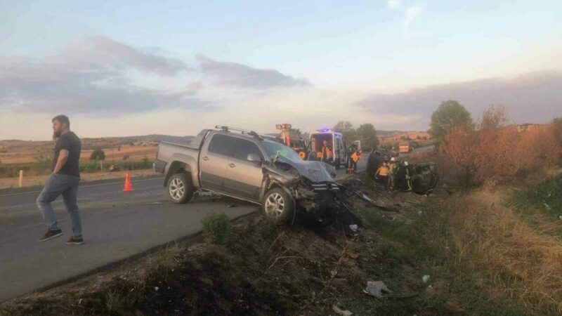 Bursa’da feci kaza; Eski belediye başkanı hayatını kaybetti Bursa’nın Yenişehir ilçesinde iki otomobil kafa kafaya çarpıştı. Kazada eski
