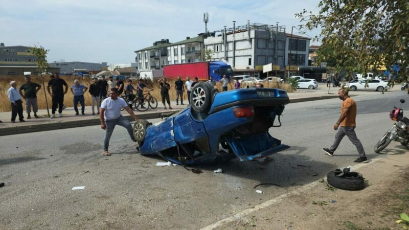 Bursa’da feci kaza Bursa'nın İnegöl ilçesinde devrilen otomobildeki 2 kişi yaralandı.