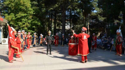 Bursa’da hastalar mehter takımı ile moral buldu