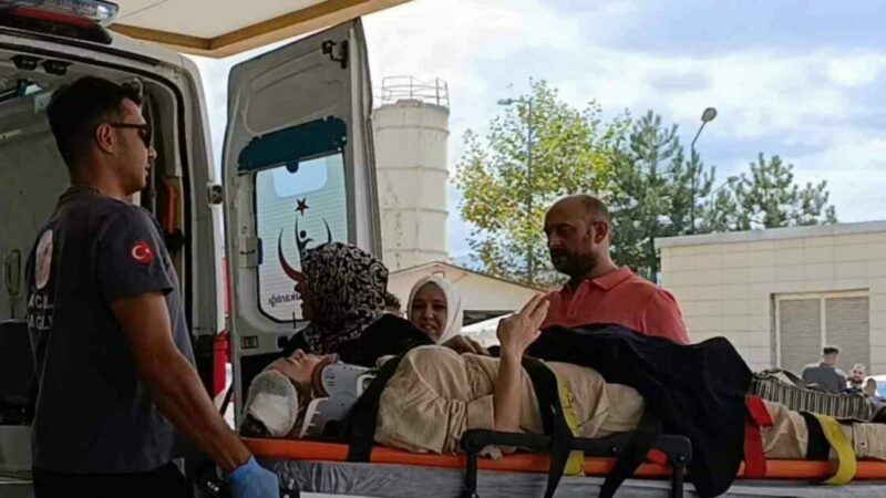 Bursa’da kaza: Motosikletteki çift yaralandı Bursa’nın İnegöl ilçesinde otomobil ile çarpışan motosikletteki karı-koca yaralandı.