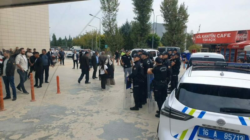 Bursa’da silahlı kavga! Ölü ve yaralılar var…. Bursa'nın İnegöl ilçesinde iki grup arasında çıkan silahlı kavgada 1